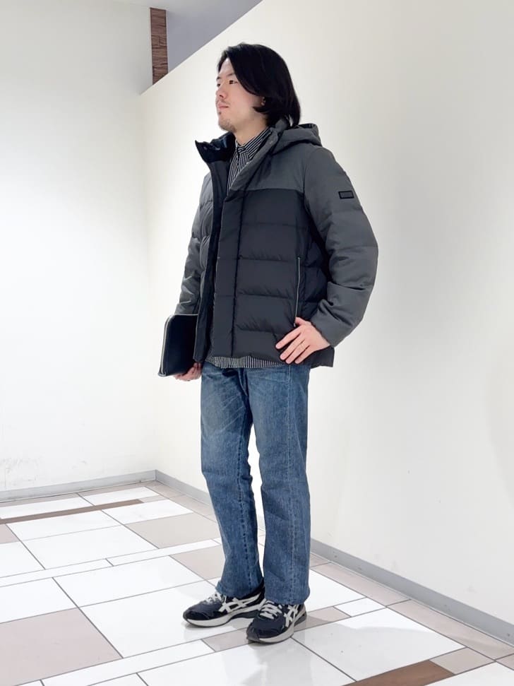 及川さんの「TAKEO KIKUCHI｜カラーコンビ ダウンブルゾン」を使ったコーディネート