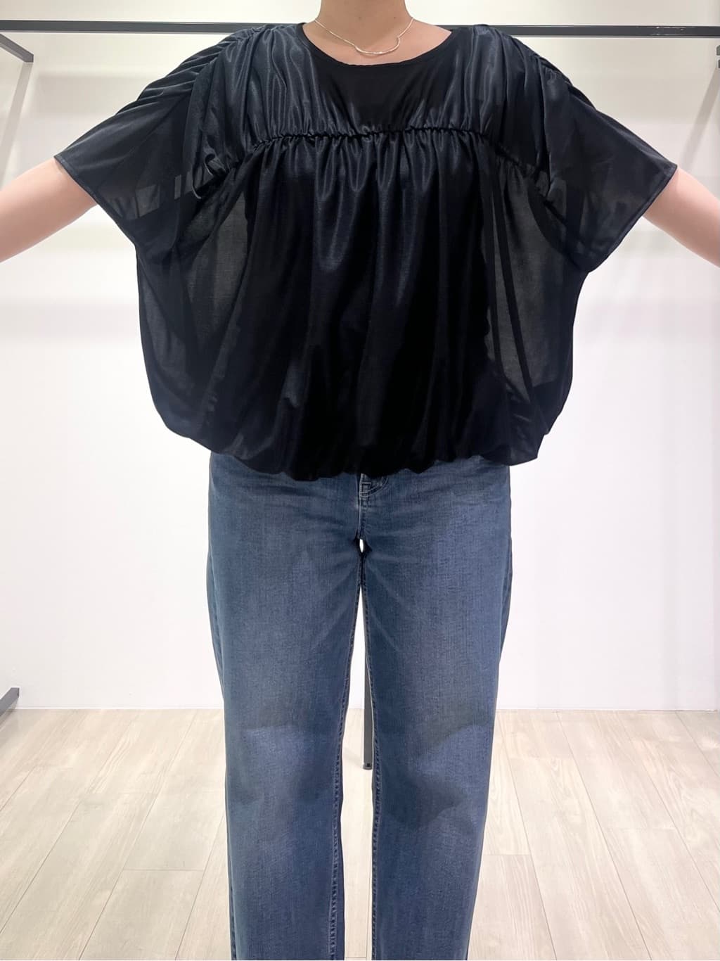 hasuさんの「INDIVI｜【洗える／体型カバー】シャーリングシアートップス」を使ったコーディネート