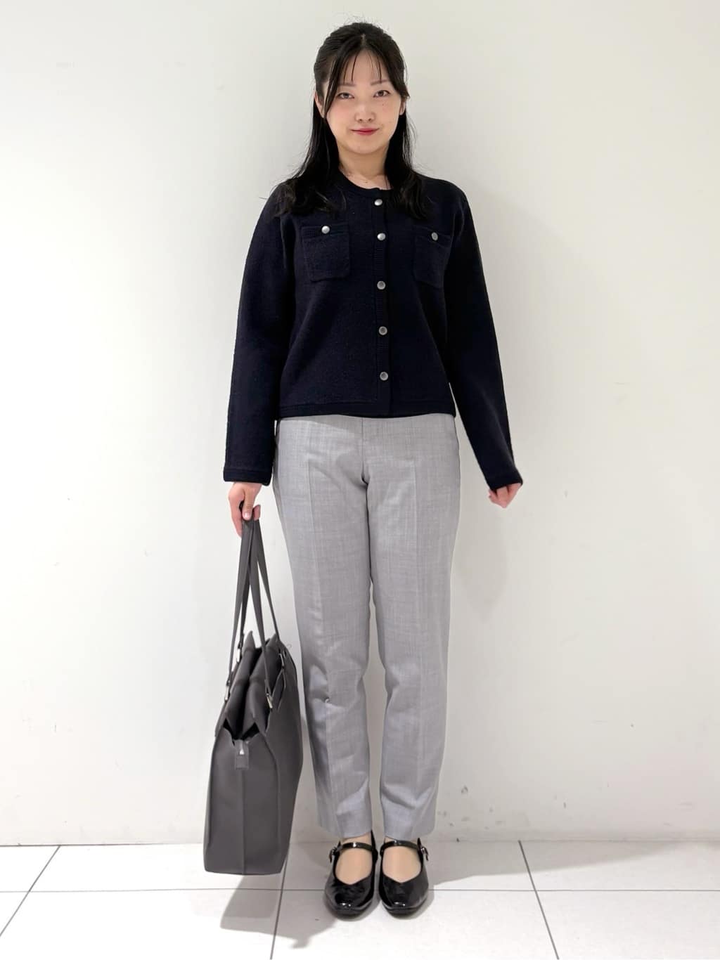 momokoさんの「INDIVI｜【ミニブークレ素材】ジャケットライクカーディガン」を使ったコーディネート