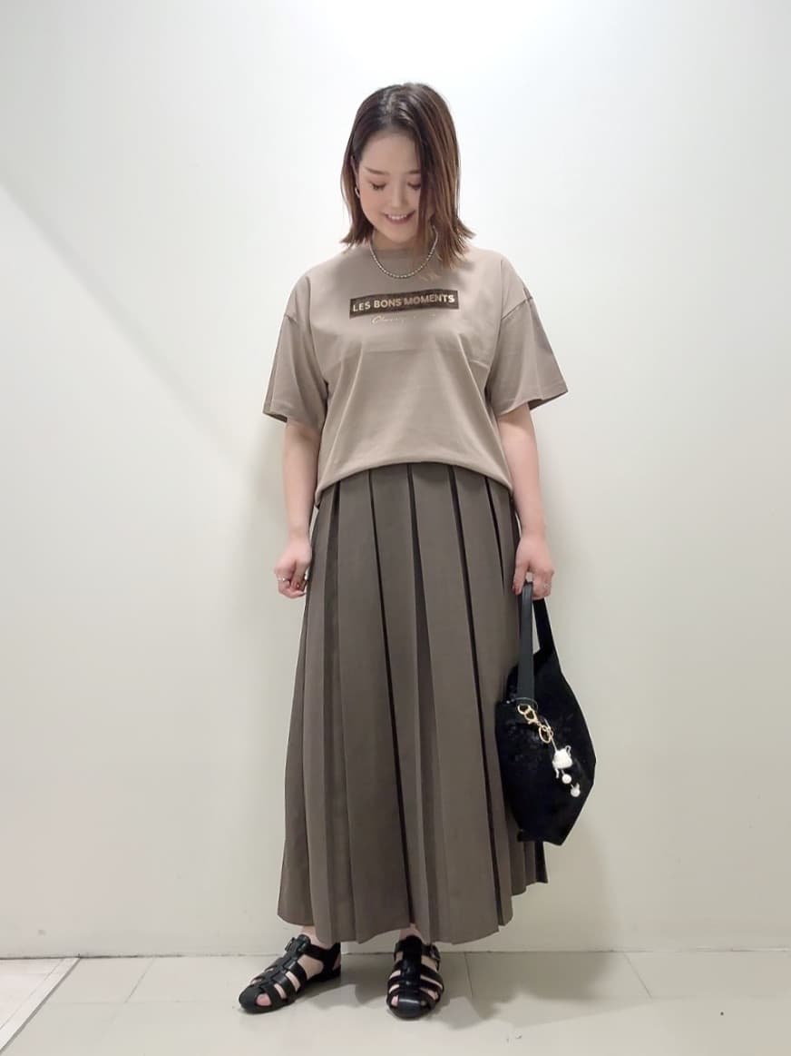 YUIさんの「UNTITLED｜【コットン100/ゆったり/ショート丈/洗える】ベロアロゴTシャツ」を使ったコーディネート