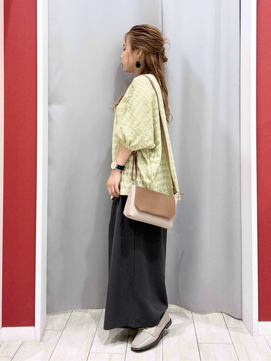 shioさんの「SHOO･LA･RUE｜【S-LL】涼やかで好印象 シアーチェック ドルマントップス」を使ったコーディネート