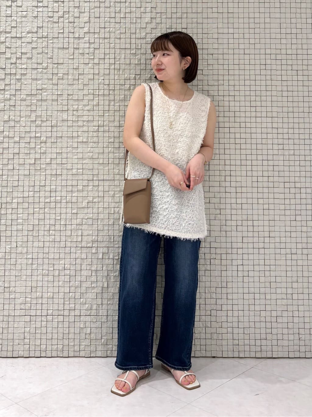 sakuさんの「INDIVI｜人気NO.1【褒められパンツ／高ストレッチ／ウエストゴム】タックテーパードパンツ」を使ったコーディネート