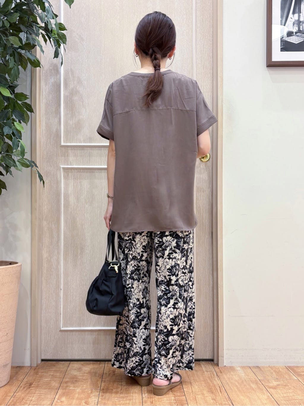 なみさんの「SHOO･LA･RUE｜【洗える/プチプラ】大人の抜け感をプラスする バンドカラーシャツ」を使ったコーディネート