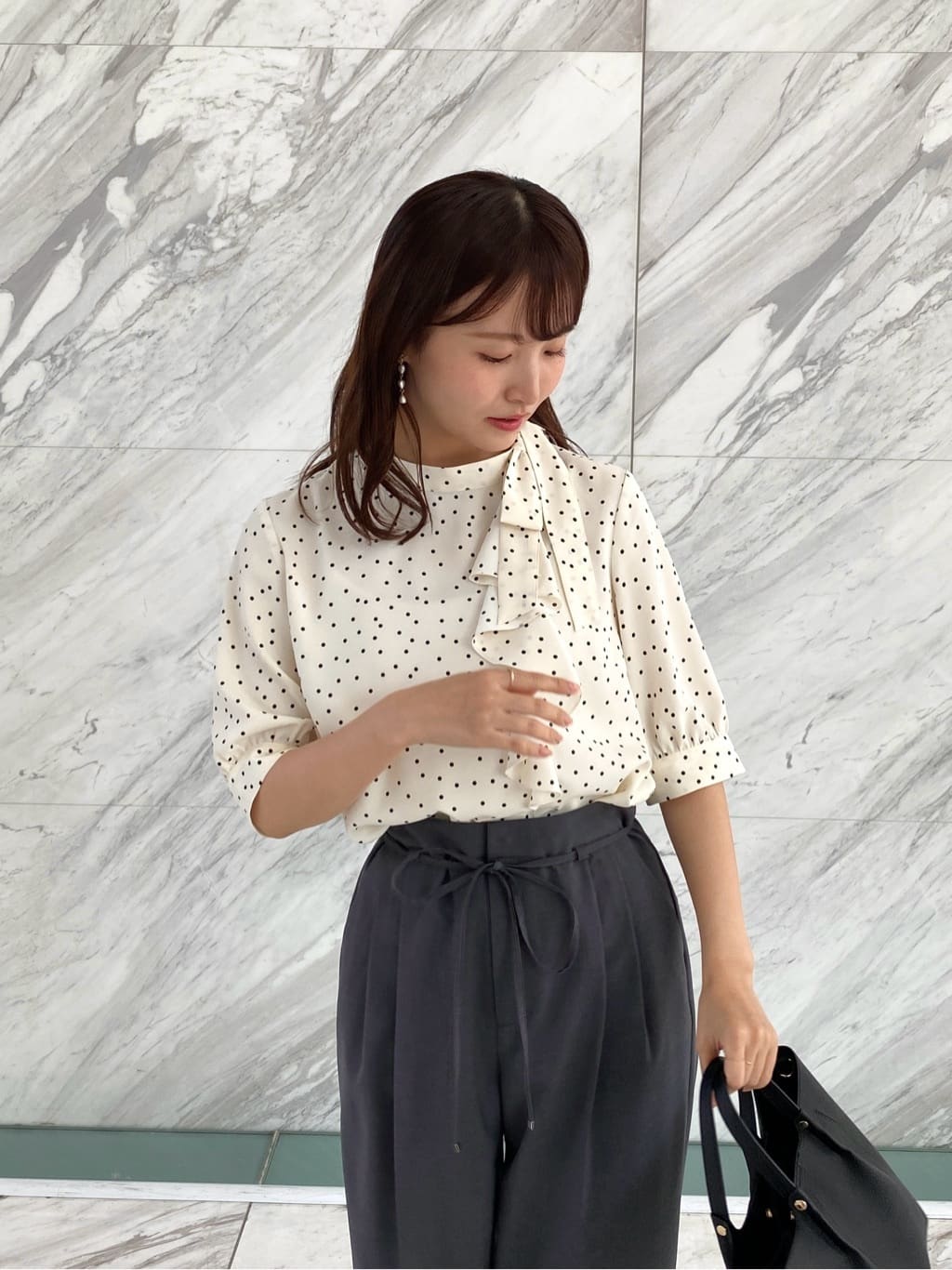 みさかさんの「index｜ロールカラーアシメフリルリボンブラウス【洗濯機洗い可／イージーアイロン】」を使ったコーディネート
