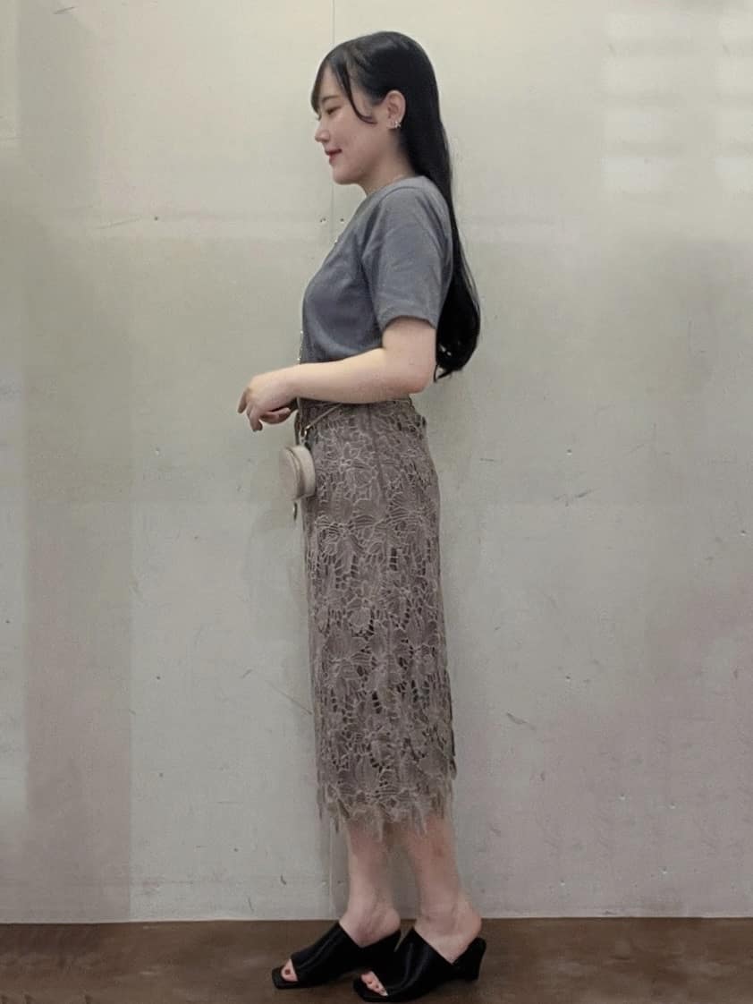 Hitomiさんの「index｜スパンコール刺繍ロゴTシャツ【洗濯機洗い可／接触冷感／UVケア】」を使ったコーディネート