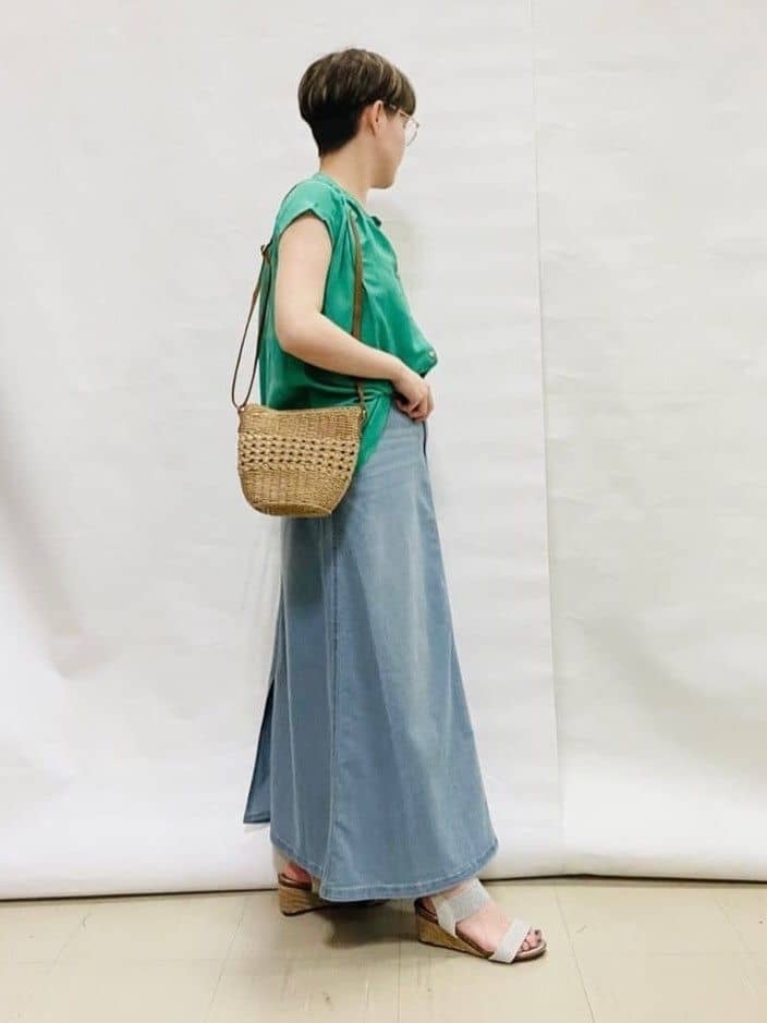 なっちゃんさんの「SHOO･LA･RUE｜【S-LL/洗濯後しわになりにくい】上品にきれい見え スラブギャザーブラウス」を使ったコーディネート