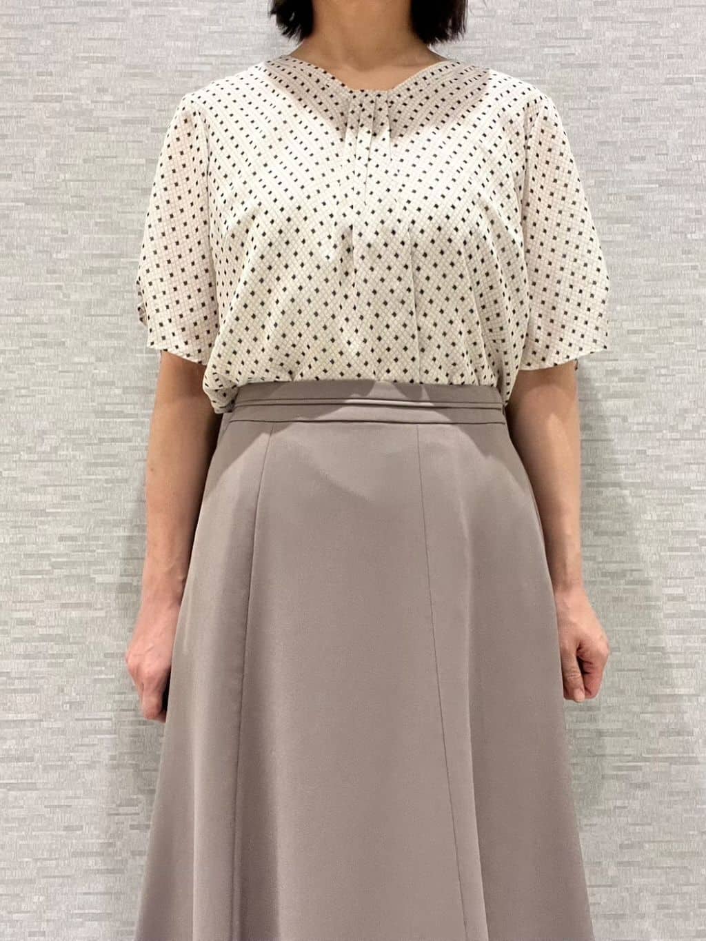 marikoさんの「Reflect｜【WEB先行カラーあり／手洗い可／アンサンブル可】バイカラーカーディガン」を使ったコーディネート