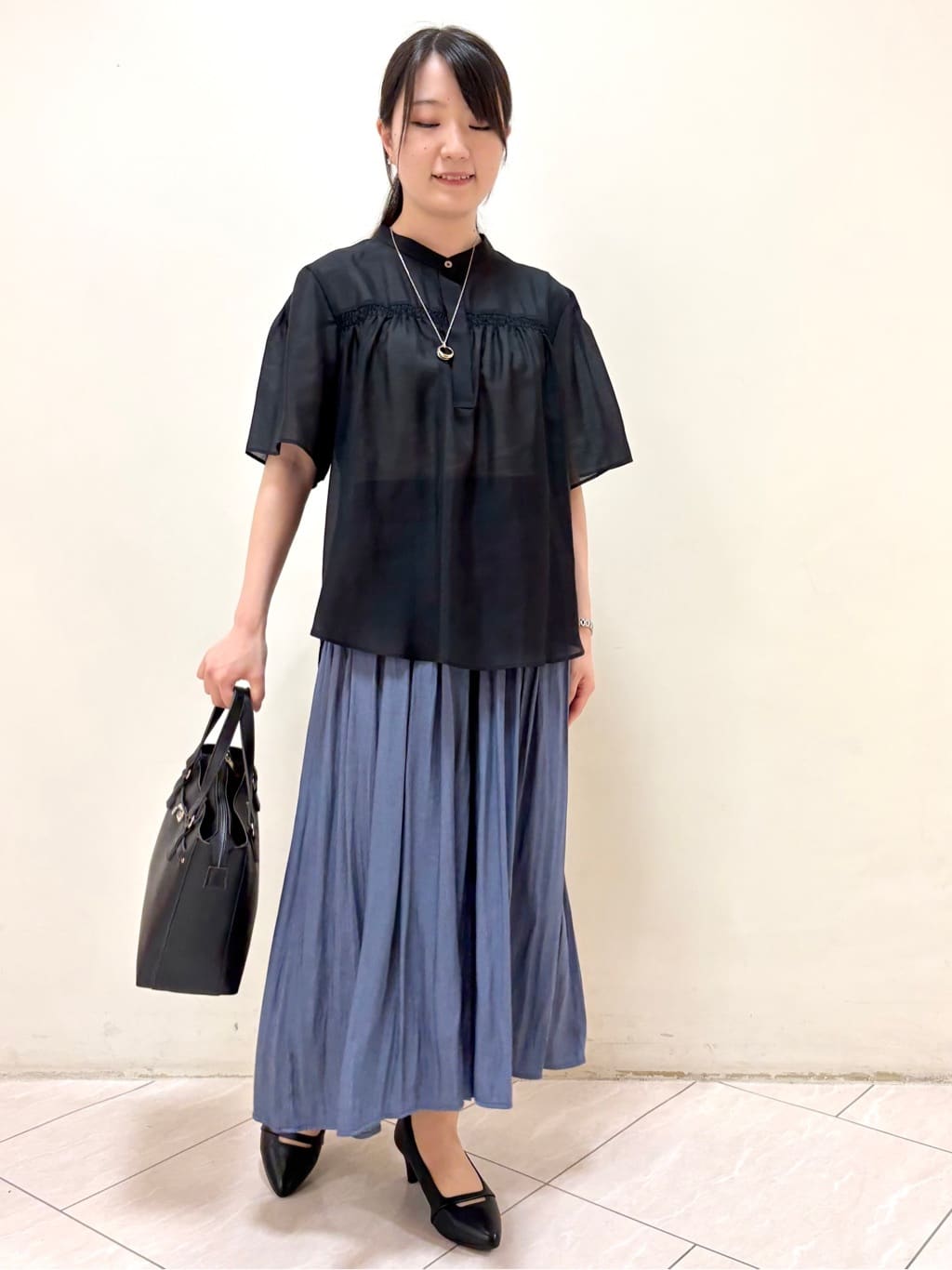 mikiさんの「Reflect｜【選べる5色◎／マシンウォッシュ可】シャーリングデザインブラウス」を使ったコーディネート