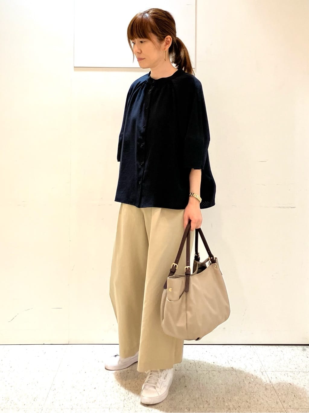kozuさんの「Reflect｜【体型カバー／ゆったり着られる◎】バンドカラー七分袖ブラウス」を使ったコーディネート