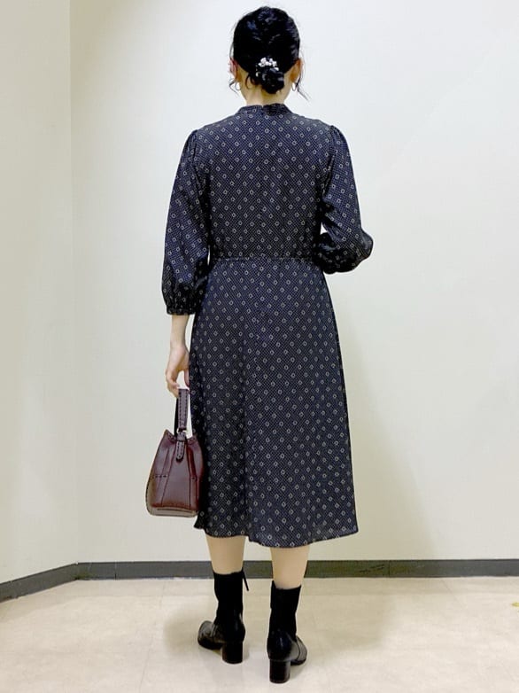  beni_gingerさんの「Reflect｜【きちんと見え／通勤／セレモニーにおすすめ◎】ドット&times;ダイヤ柄ワンピース」を使ったコーディネート
