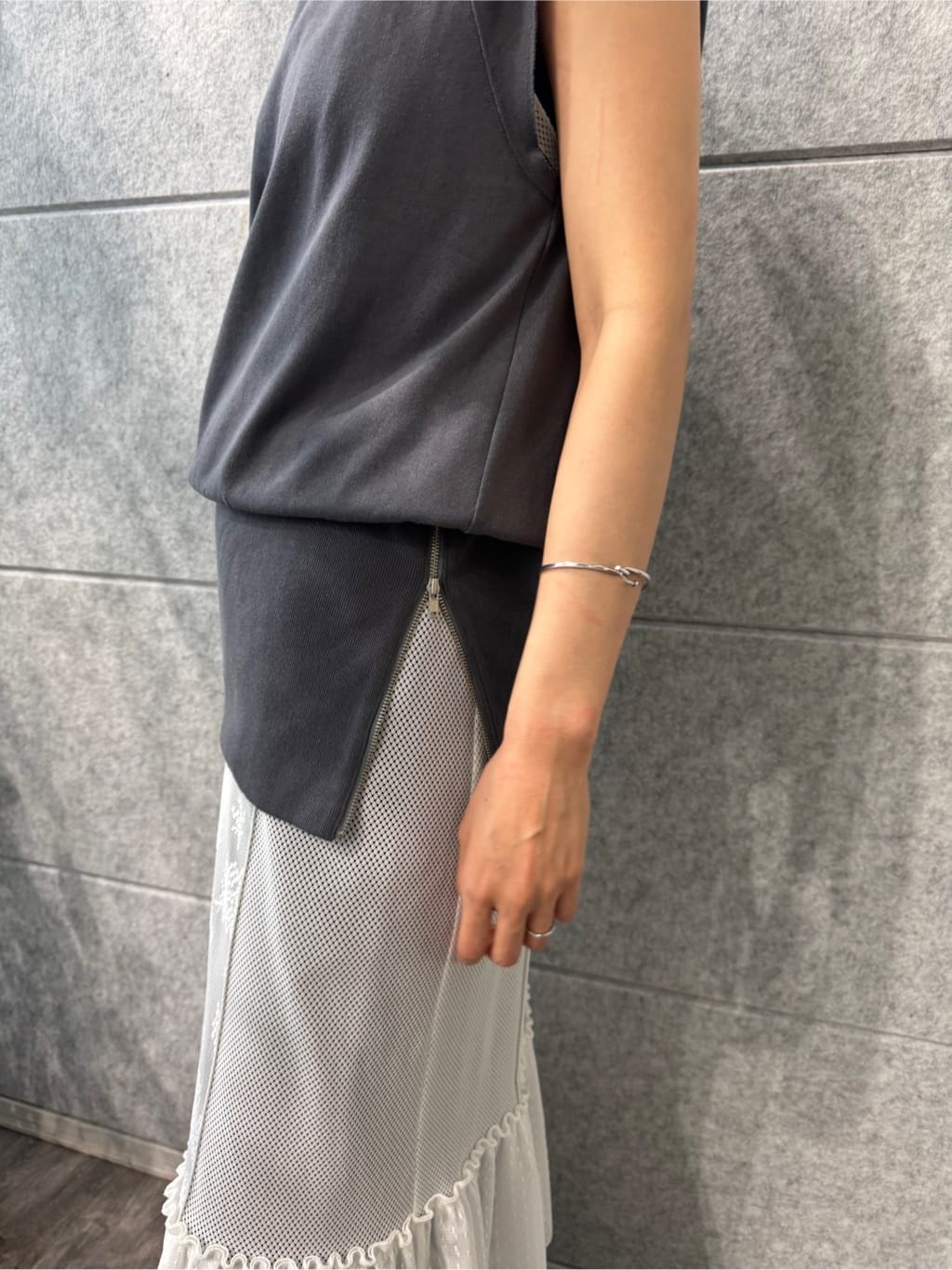 uchi__yamaさんの「CODE A｜off－shoulder sleeveless tops」を使ったコーディネート