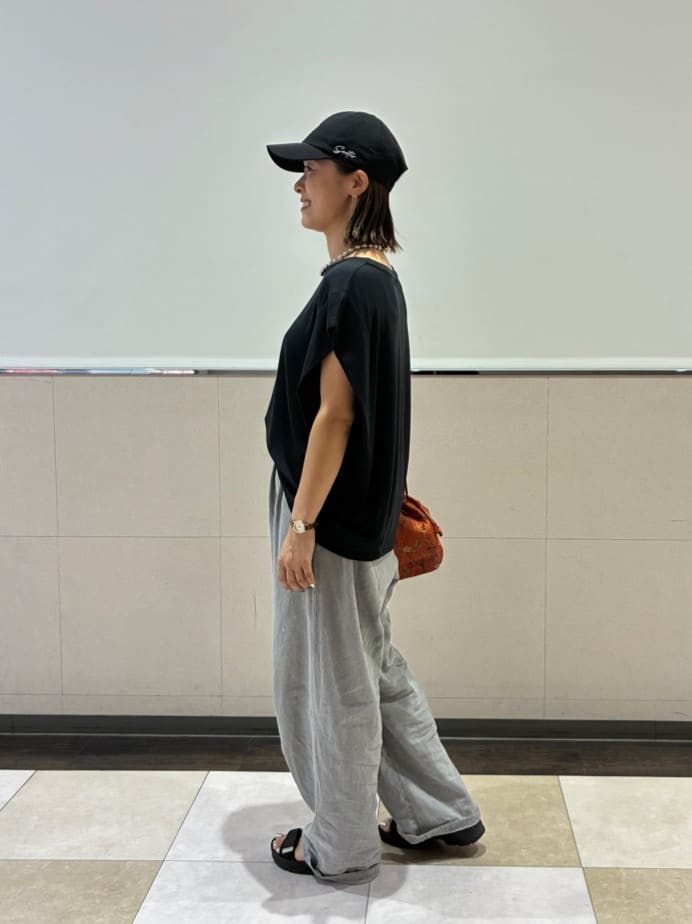 おせちさんの「SHOO･LA･RUE｜【S-LL/ひんやり/UV】二の腕をきれいにカバー ショルダータックトップス」を使ったコーディネート