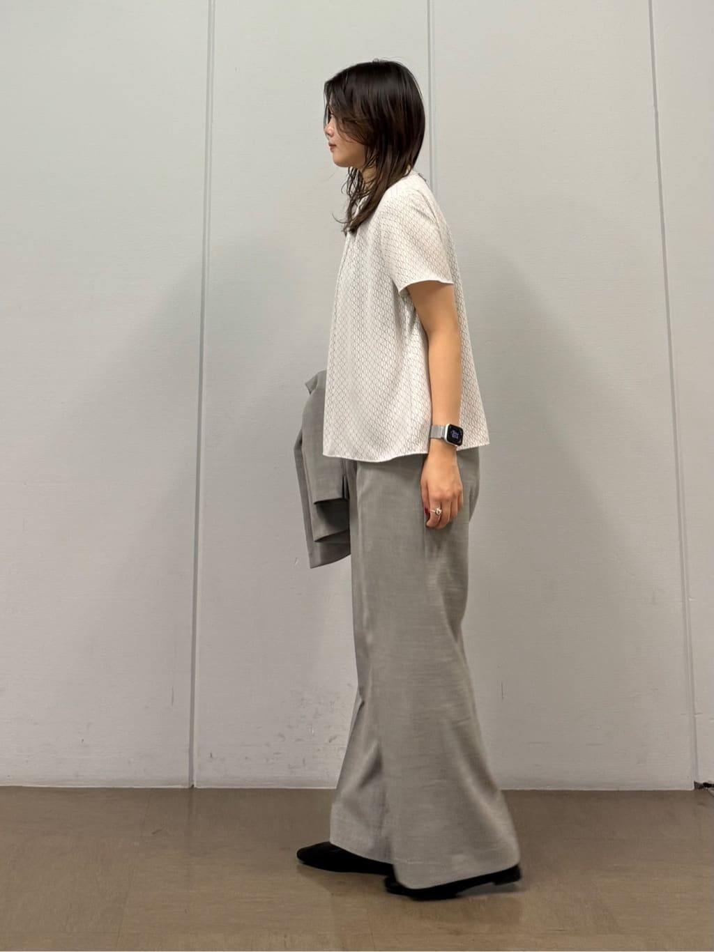 mizukiさんの「INDIVI｜【UVケア】モノグラム ボウタイデザインブラウス」を使ったコーディネート
