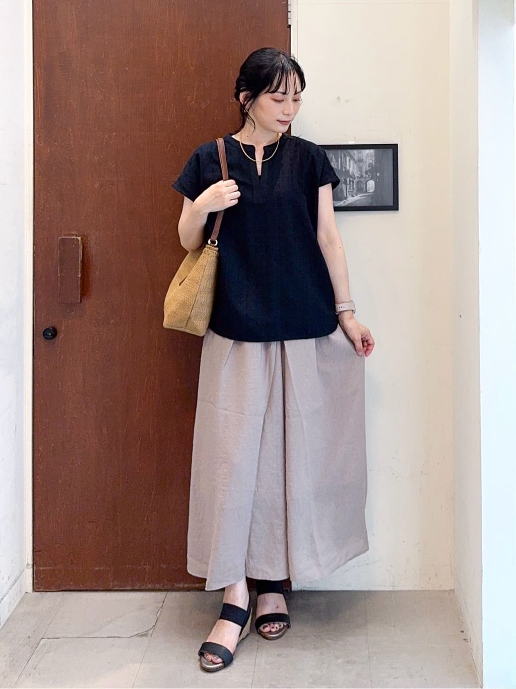 𝐇𝐢𝐫𝐨𝐦𝐢さんの「SHOO･LA･RUE｜【S-LL】抜け感とすっきり見えを叶える 刺繍レース スキッパー襟トップス」を使ったコーディネート