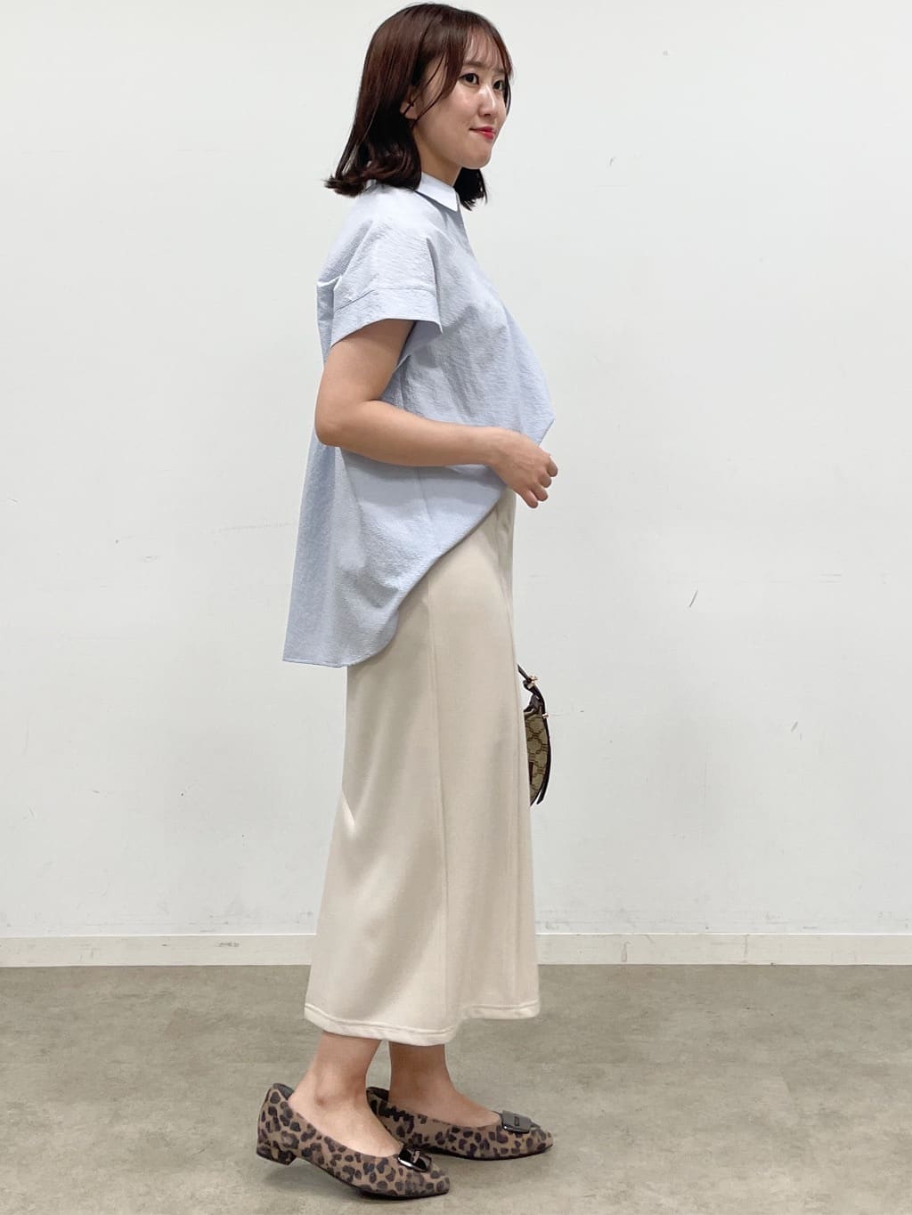 yukariさんの「Reflect｜【二の腕さりげなくカバー】シャツ衿オフボディブラウス」を使ったコーディネート