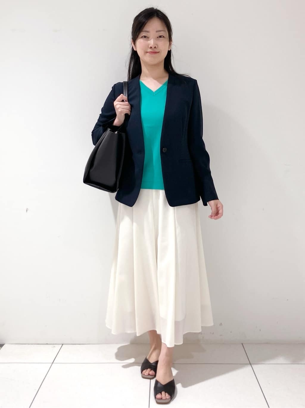 momokoさんの「INDIVI｜【定番スーツ／UVケア／洗える】ウール調ノーカラージャケット」を使ったコーディネート