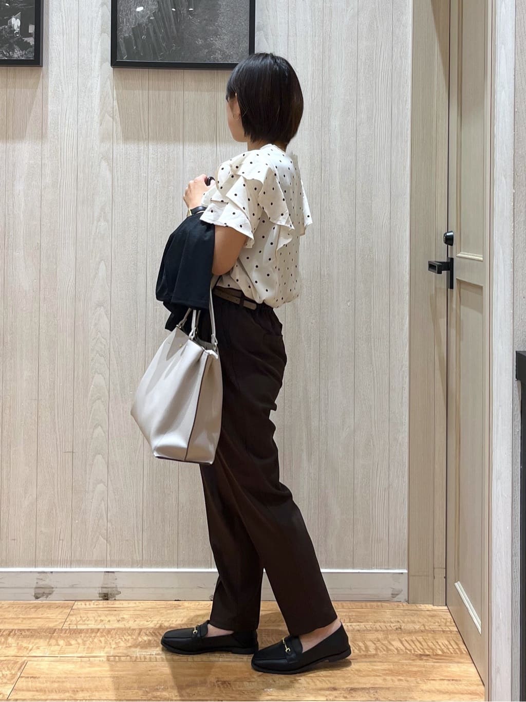 shirayuuuさんの「SHOO･LA･RUE｜【無地/ドット柄】お袖フリルが華やぐ きれいめブラウス」を使ったコーディネート