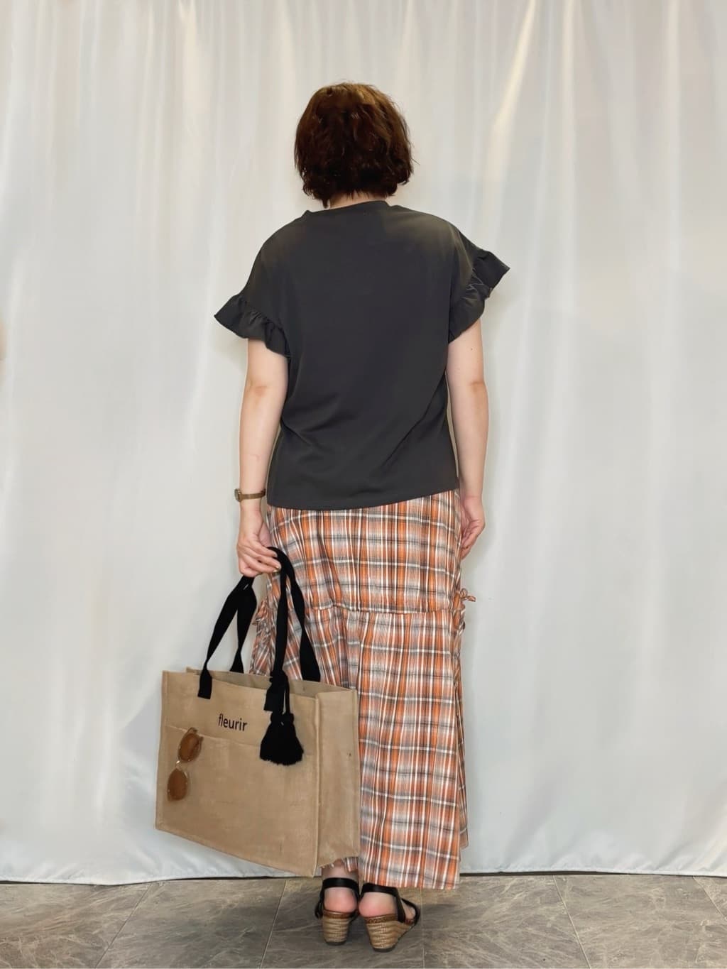 たみさんの「SHOO･LA･RUE｜【S-LL/汗ジミ軽減/ひんやり/UVカット】フリルTシャツ」を使ったコーディネート