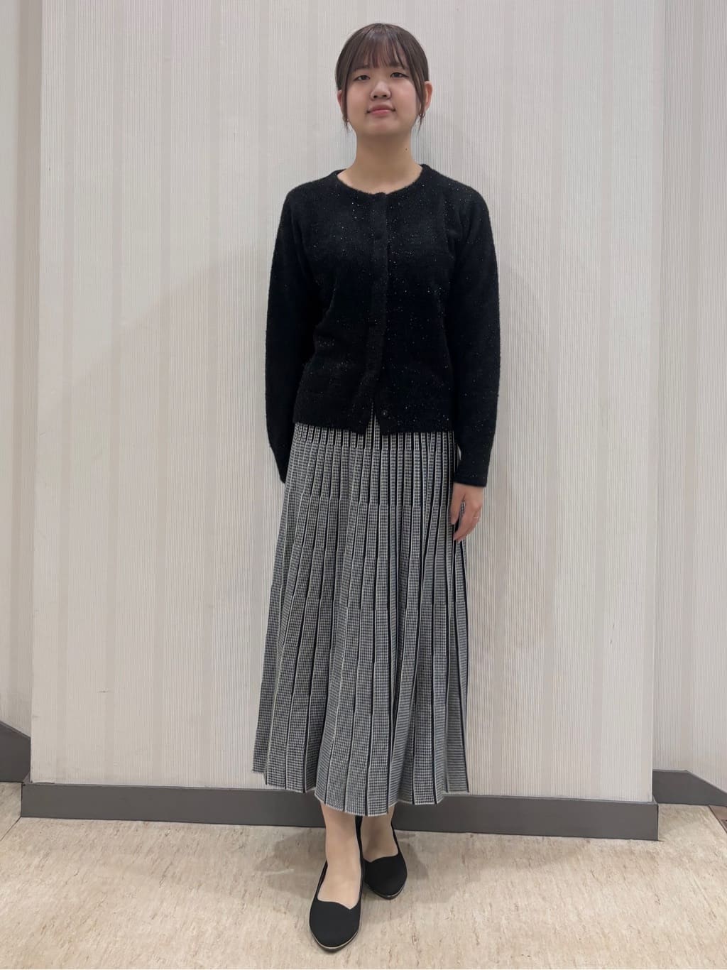 ちひさんの「INDIVI｜【洗える】ラメニットカーディガン」を使ったコーディネート