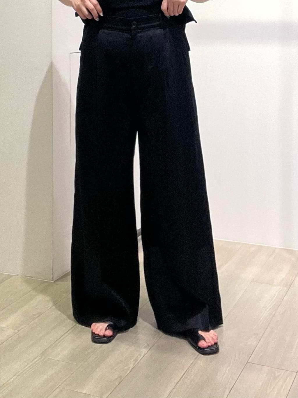 TOMOMIさんの「INDIVI｜【2点セット／着回し◎】ノースリーブ＆ティアードスカート カセット服」を使ったコーディネート