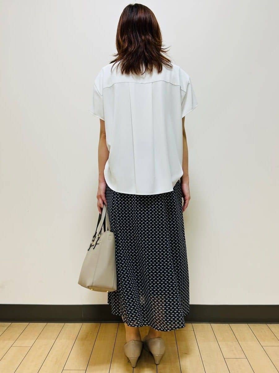 miiiさんの「Reflect｜【インナーに◎／すっきり見え！長め丈】タックデティールブラウス」を使ったコーディネート