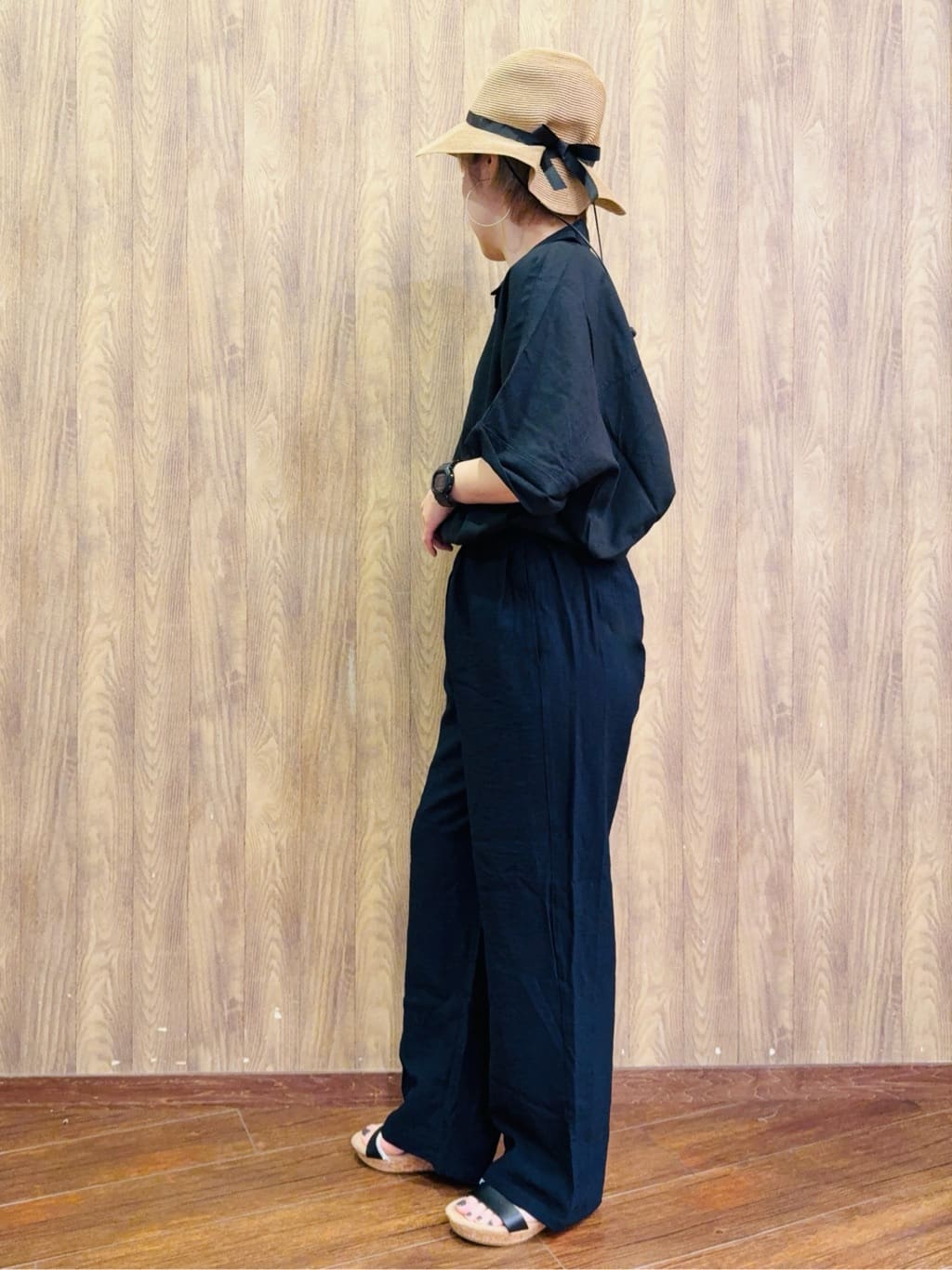 ちばみさんの「SHOO･LA･RUE｜【S-LL/UV/接触冷感/抗菌防臭】体型を自然にカバー フレンチリネンブレンド襟付ドルマンシャツ」を使ったコーディネート