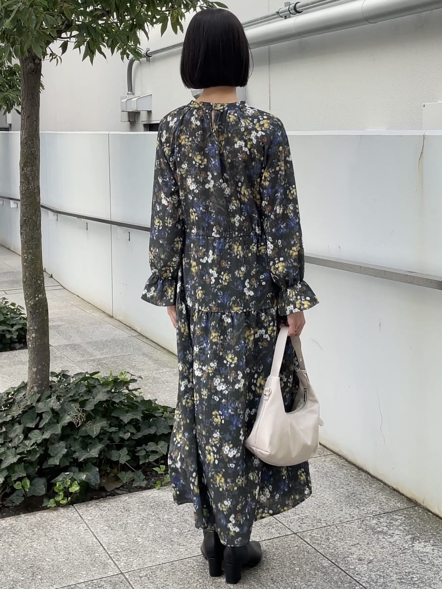 NATSUMIさんの「grove｜カスリフラワーティアードワンピース」を使ったコーディネート
