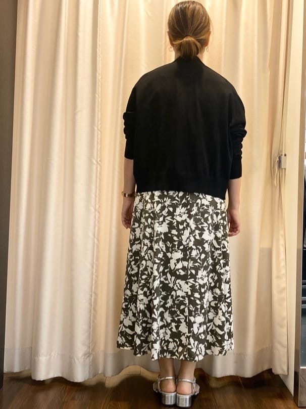 Ayaさんの「UNTITLED｜◆【セットアップ可/洗える】モザイクフラワー柄ブラウス」を使ったコーディネート