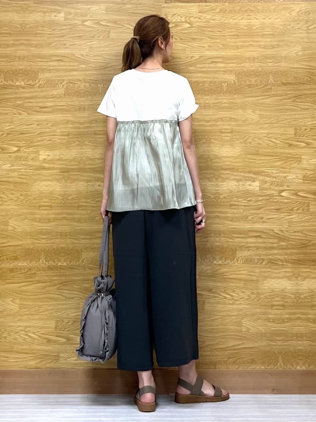 もすさんの「SHOO･LA･RUE｜【セットアップ可/ひんやり】下半身カバーにも タックスカーチョ」を使ったコーディネート
