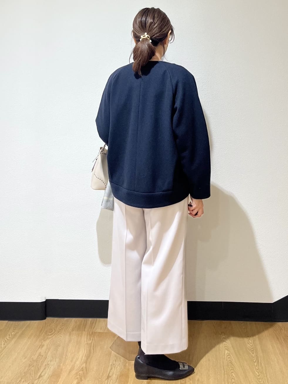 ayaさんの「Reflect｜【秋映え／単品使い◎／すっきり見え】ブローチ付きニットアンサンブル」を使ったコーディネート