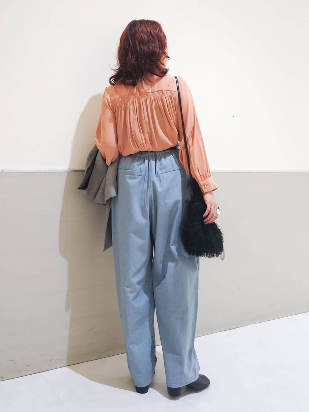 maruさんの「THE SHOP TK｜フリンジボア巾着バッグ」を使ったコーディネート