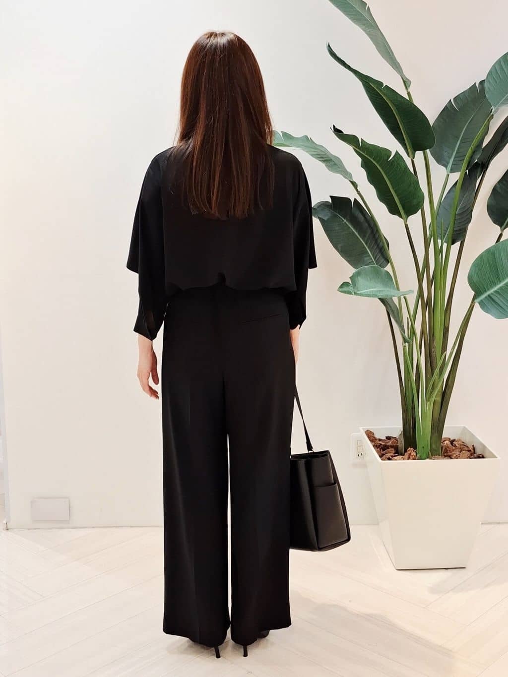 YuKaRiさんの「UNTITLED｜【羽織りとしても活躍！】ケープカラーブラウス」を使ったコーディネート