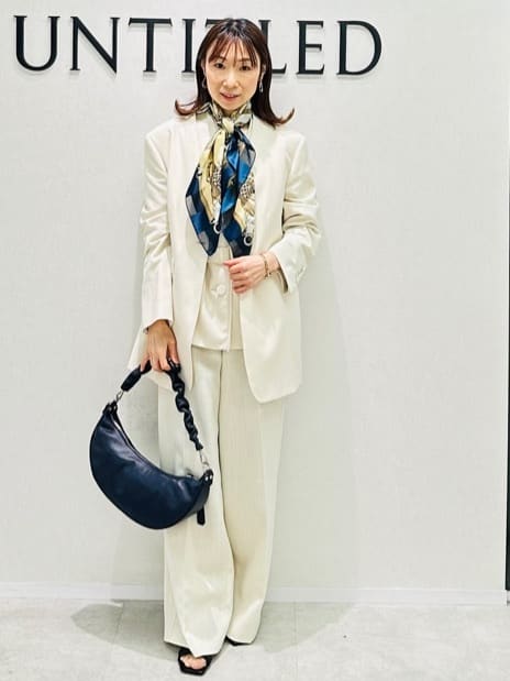 Miwaさんの「UNTITLED｜【手洗い／88cm正方形】シアー素材チェーン柄スカーフ」を使ったコーディネート