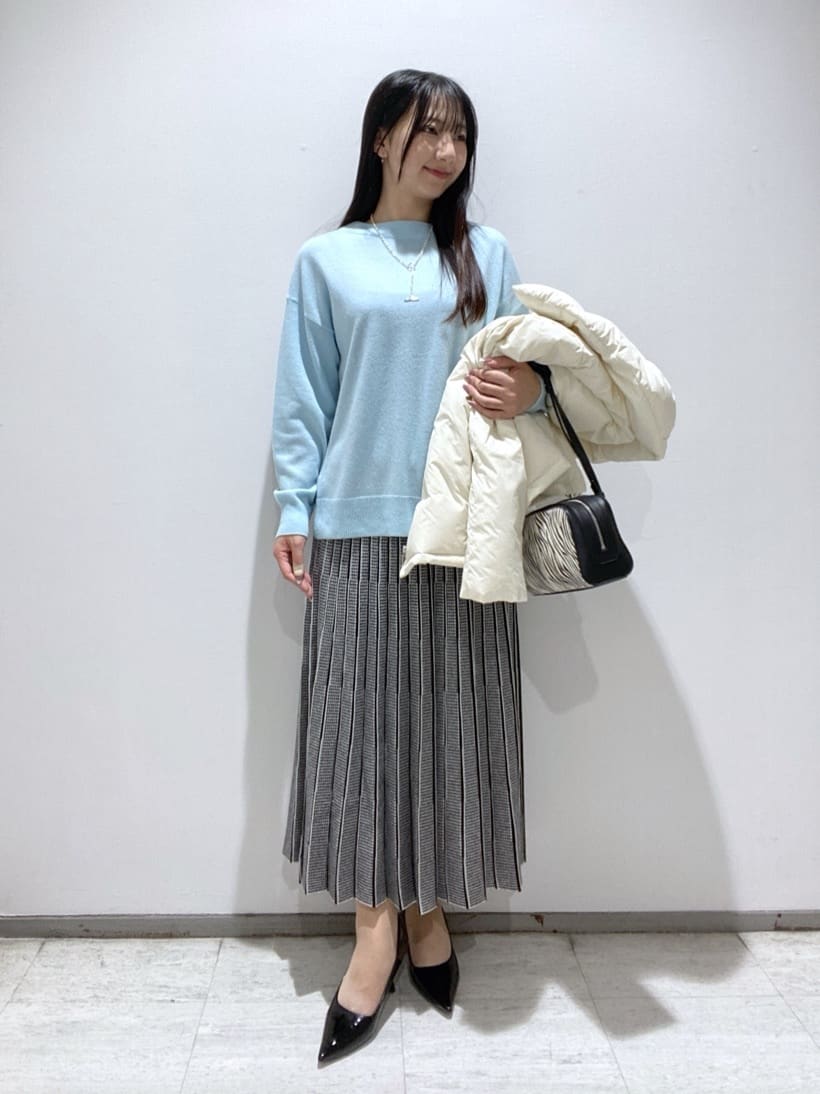 meiさんの「INDIVI｜【洗える／カシミヤ混】ボトルネック ドルマンスリーブニット」を使ったコーディネート