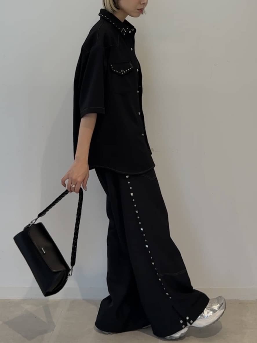 川本葵さんの「tk.TAKEO KIKUCHI｜ウェスタンスタッズシャツ」を使ったコーディネート