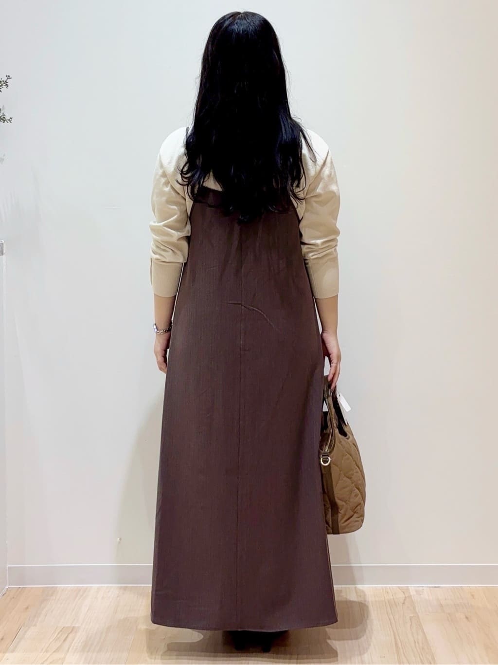 minamiさんの「grove｜【体型カバー/レイヤード】へリンボンキャミワンピース」を使ったコーディネート