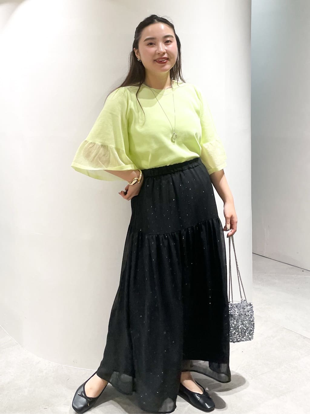 かりんさんの「OPAQUE.CLIP｜《5色展開》シアーフレアスリーブニット【洗濯機洗い可】」を使ったコーディネート