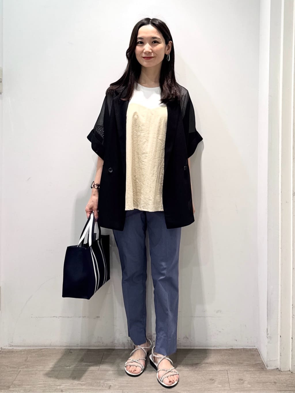 yuicciさんの「OPAQUE.CLIP｜麻混ハイストレッチイージースティックパンツ【洗濯機洗い可】」を使ったコーディネート