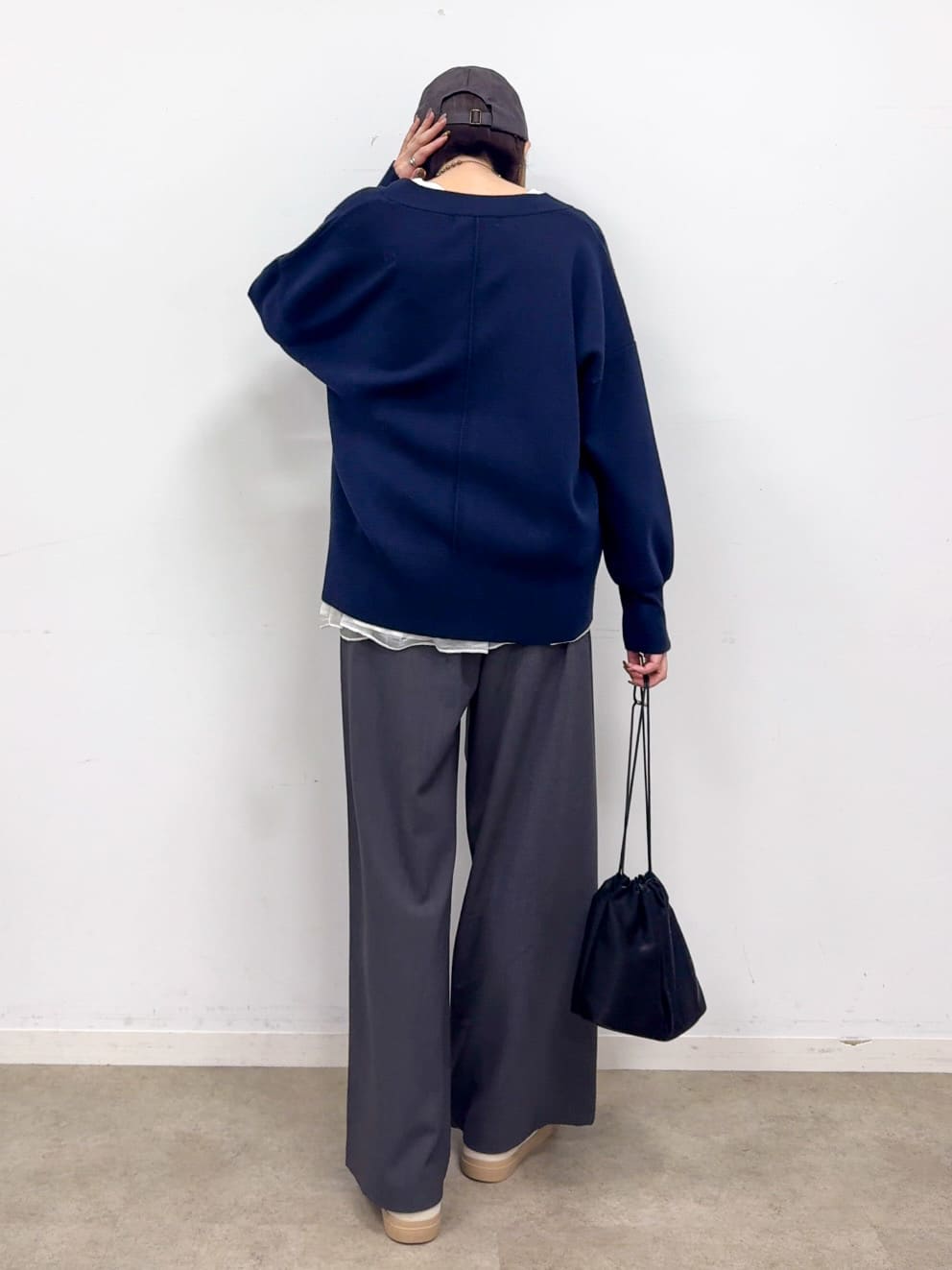 𝐜𝐡𝐢𝐤𝐚さんの「SHOO･LA･RUE｜【洗える/毛玉レス】表面がきれいなVネックカーディガン」を使ったコーディネート