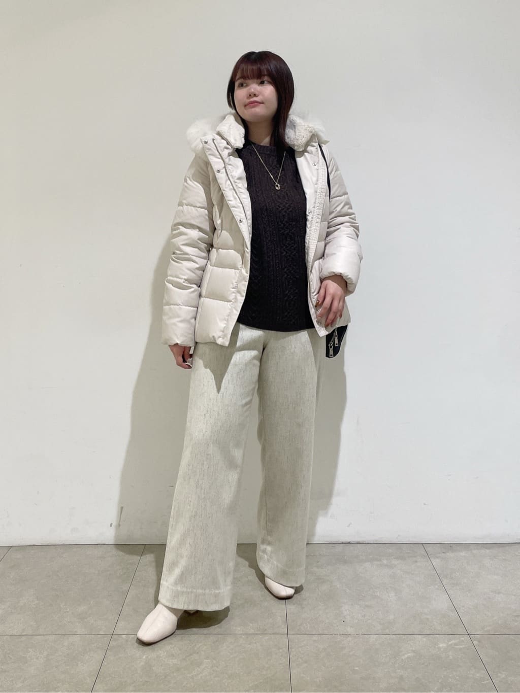 emikaさんの「INDIVI｜【洗える】ケーブルデザイン ラウンドヘムニット」を使ったコーディネート