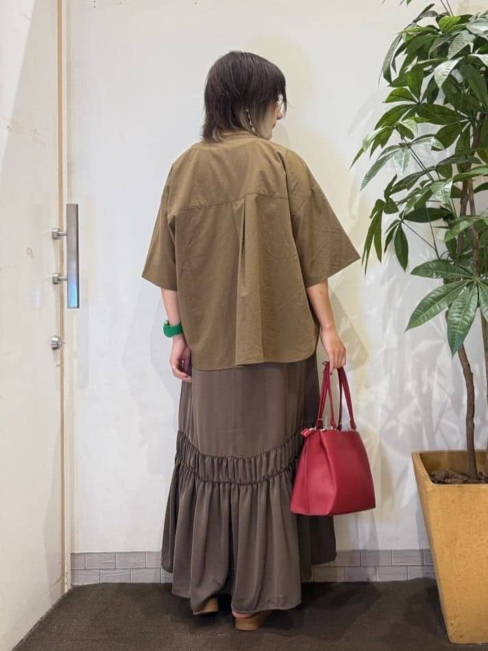 misakiさんの「SHOO･LA･RUE｜【ひんやり】シャーリングがアクセントに 大人のデザインキャミワンピース」を使ったコーディネート