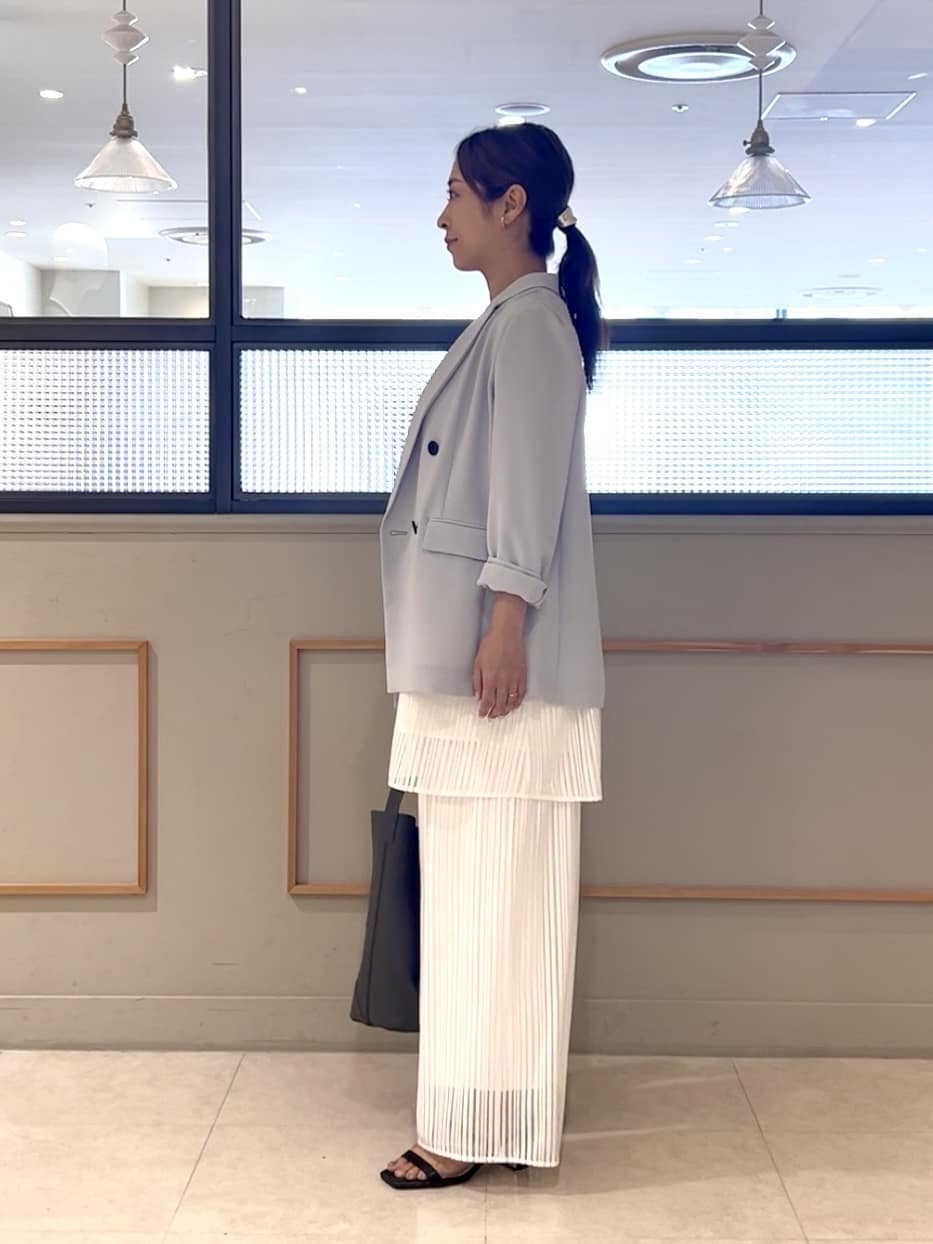𝑹𝑶𝑴𝑰さんの「INDIVI｜【着る日傘／遮熱／UVケア】ダブルジャケット」を使ったコーディネート