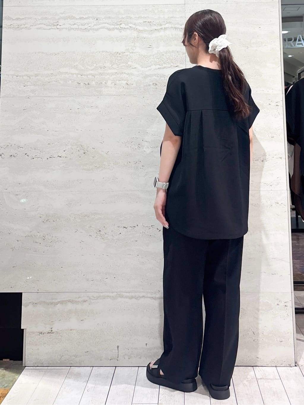 かほさんの「OPAQUE.CLIP｜《7色展開／SS-LLサイズ》ストレッチスキッパーブラウス／セットアップ対応【洗濯機洗い可／防シワ】」を使ったコーディネート