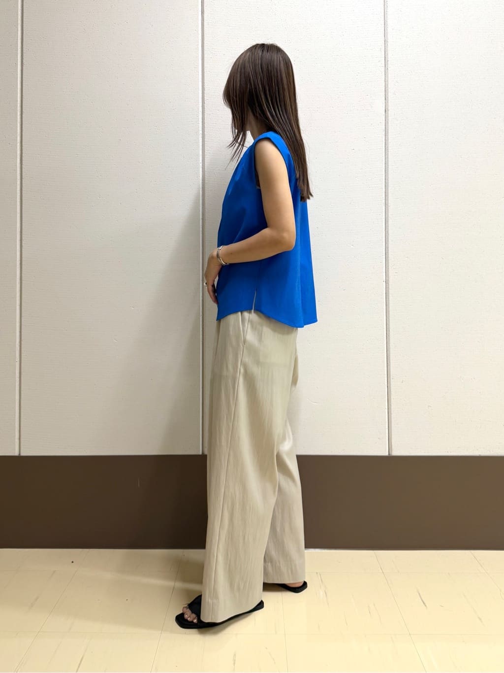 mamiさんの「INDIVI｜【クールエアー素材／UVケア／吸汗速乾】エアリータックブラウス」を使ったコーディネート