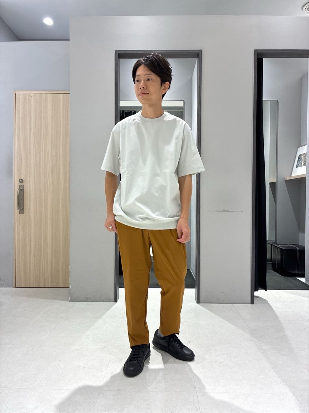わいずみさんの「TAKEO KIKUCHI｜【抗菌防臭/シーズンレス】シアサッカーギンガムチェック ストレッチシャツ」を使ったコーディネート