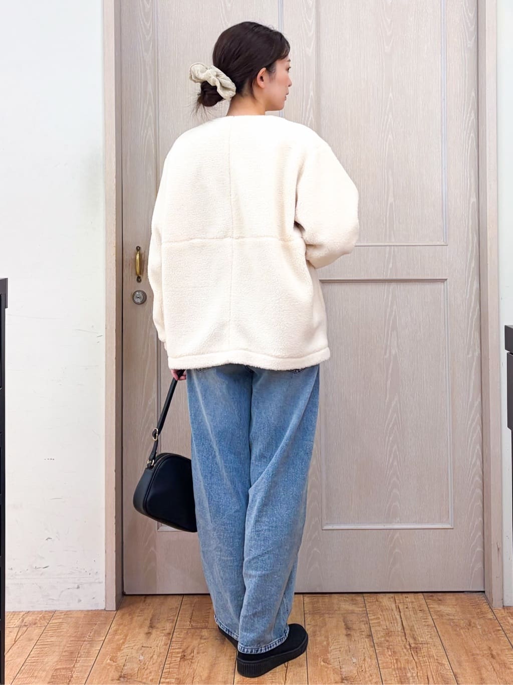 Nakaさんの「SHOO･LA･RUE｜【洗濯機可】即サマになる ノーカラー ボアブルゾン」を使ったコーディネート