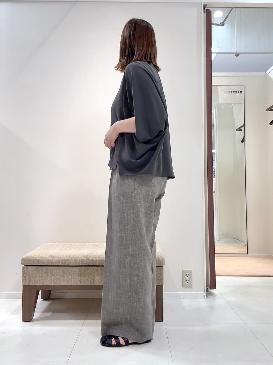 YUIさんの「UNTITLED｜【セットアップ可/洗える】梳毛調合繊2タックワイドパンツ」を使ったコーディネート