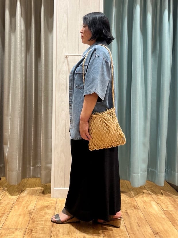 あやさんの「SHOO･LA･RUE｜【S-LL/ひんやり】さらっとタッチできれい見え ピンタックスカーチョ」を使ったコーディネート