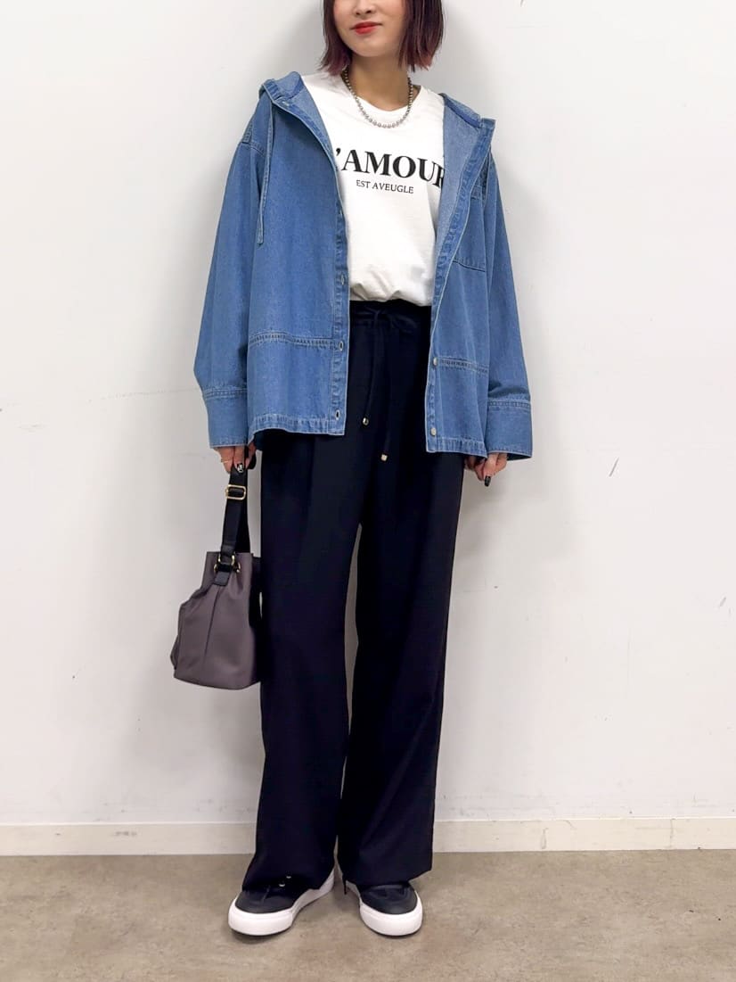 𝐜𝐡𝐢𝐤𝐚さんの「SHOO･LA･RUE｜【S-LL】こなれ感ある着こなしに デニムフーディーブルゾン」を使ったコーディネート