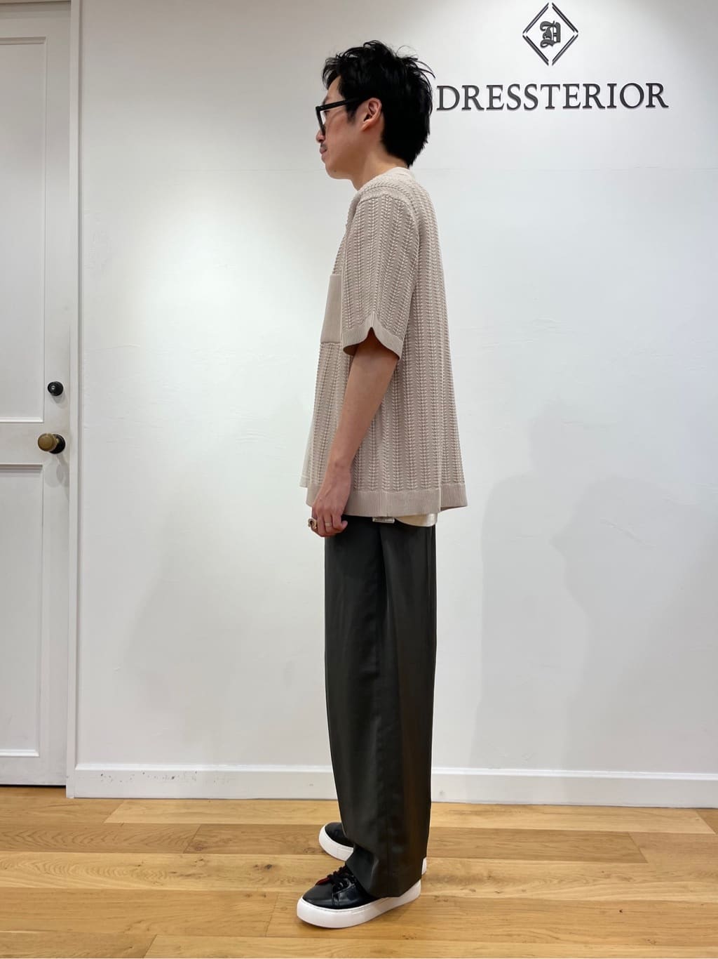 蒲谷祐太さんの「DRESSTERIOR｜【Safari5月号掲載】イタリアレザースマホショルダーバッグ」を使ったコーディネート